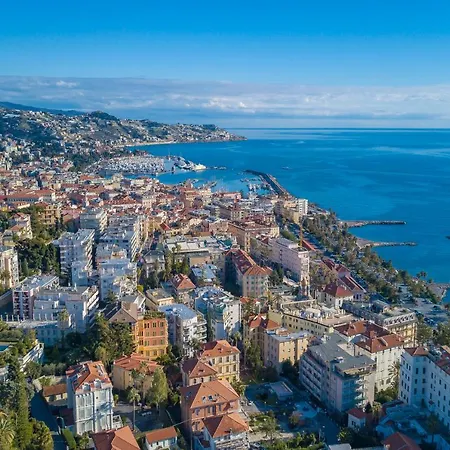 Magenta Few Min From Sea Sanremo